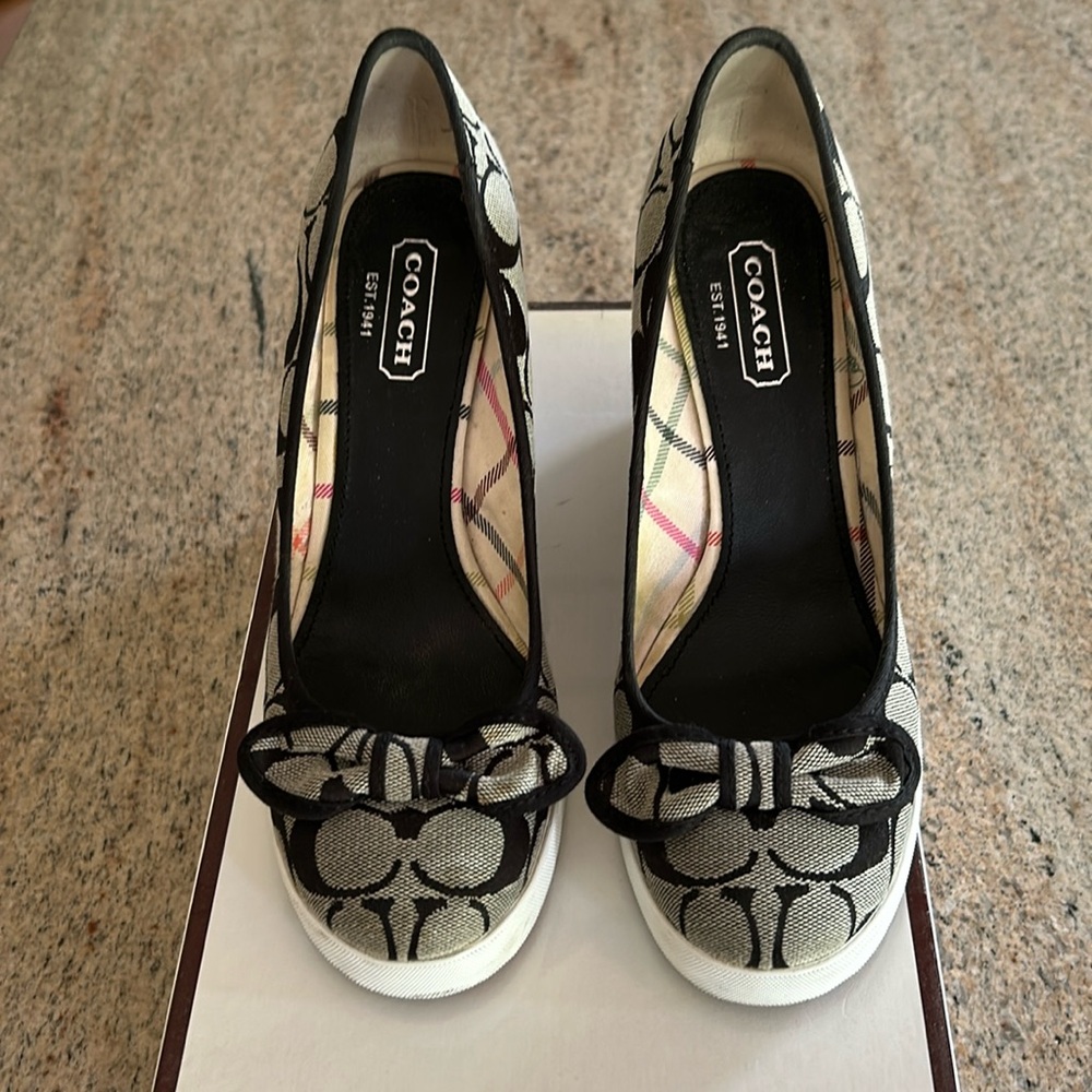 🖤COACH Black & White Wedge
